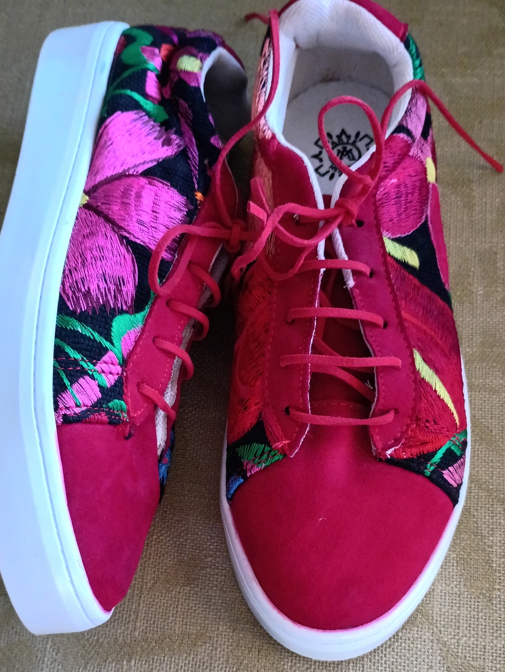 Mexico Artisan Floral Embroidered Floral Lace-Up Platform Sneakers Size 9-9.5